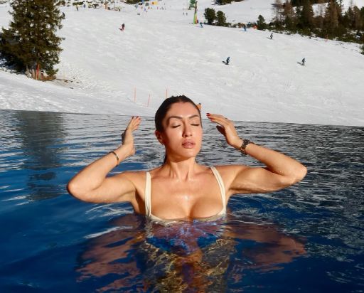 Фото: Босанска инфлуенсерка ужива на Алпите во бикини!?