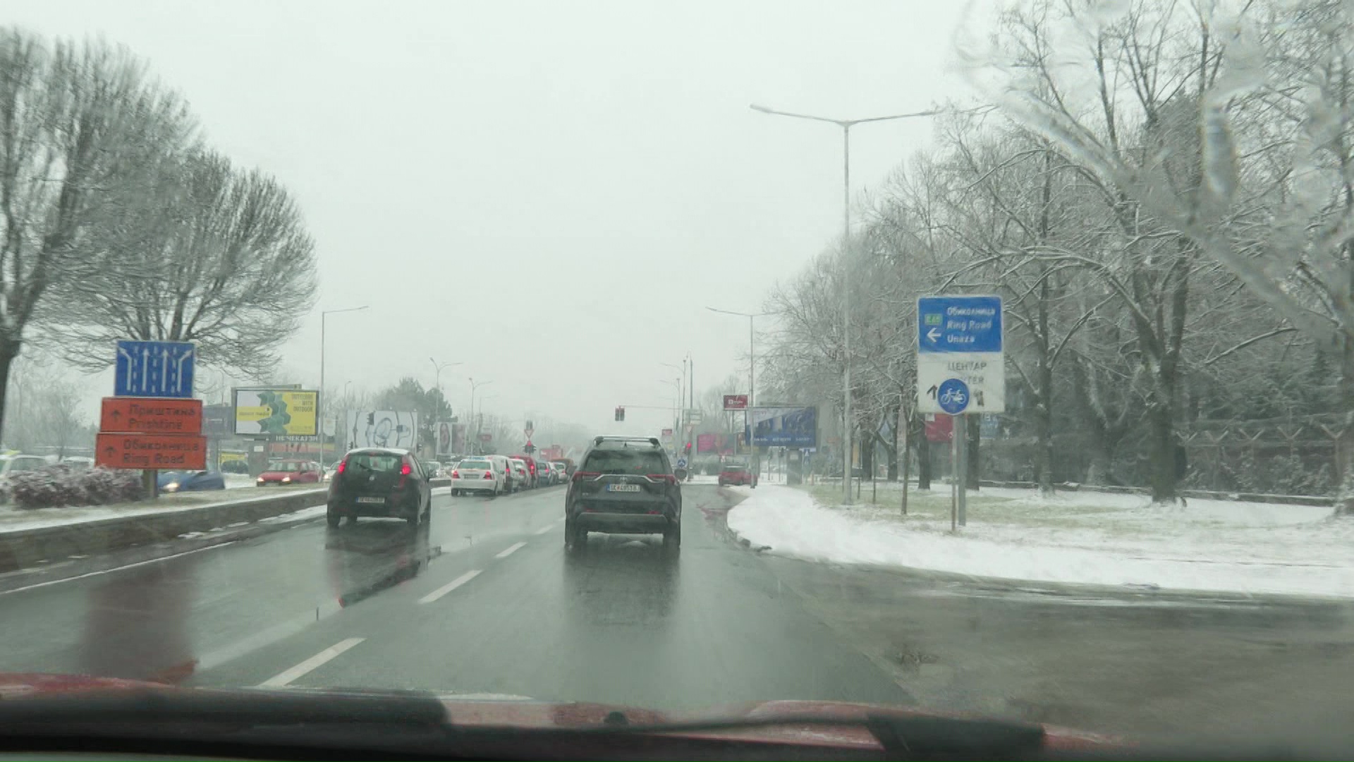 Скопје под снежна покривка, четворица скопјани завршиле во болница