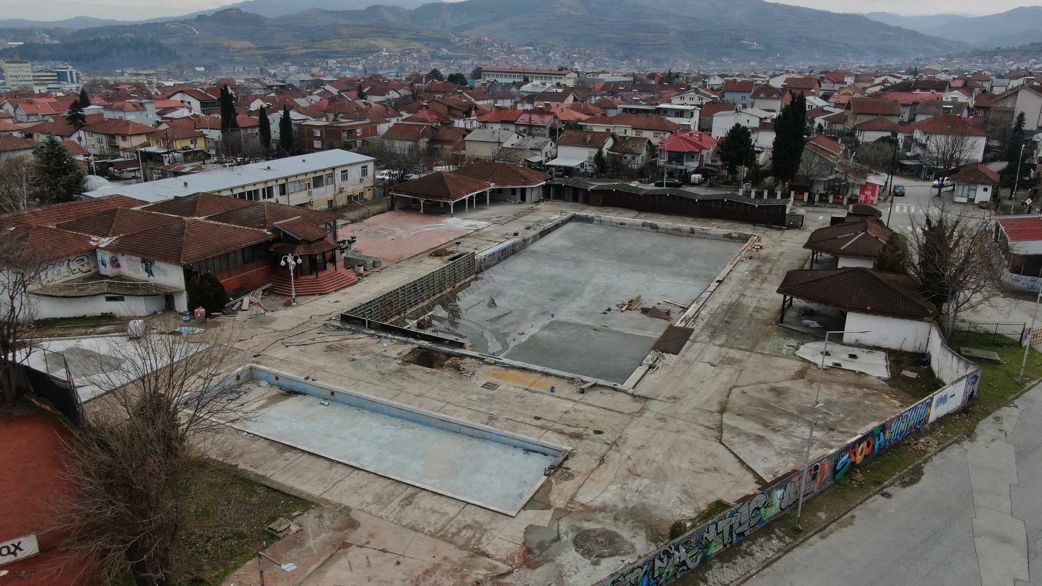 Јанчев: Интензивно се работи на реконструкцијата на Градскиот Базен Кавадарци