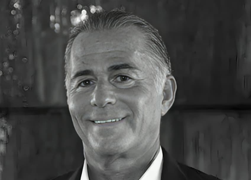 Милијардер починал во тек на операција за зголемување на полниот орган- хирурзите добиле забрана за работа