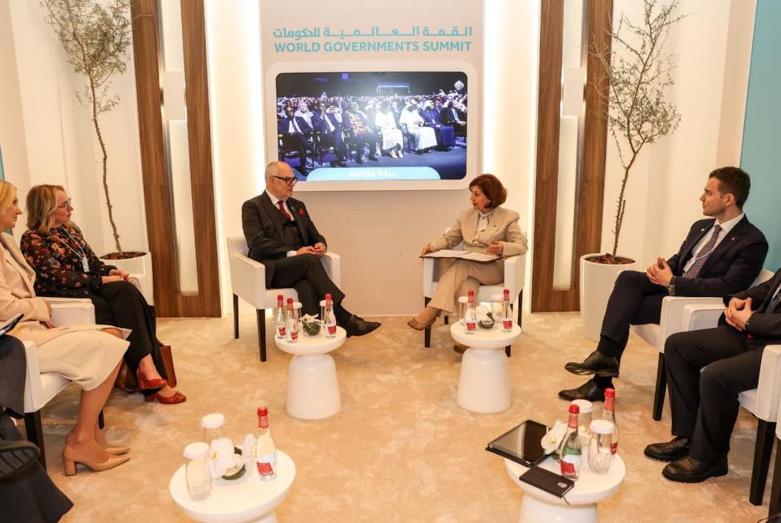 Сиљановска-Давкова во Дубаи оствари средба со естонскиот претседател, Алар Карис