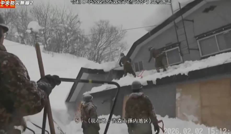 Рекордни врнежи од снег во Јапонија- најмалку 30 загинати, војската на терен (ВИДЕО)