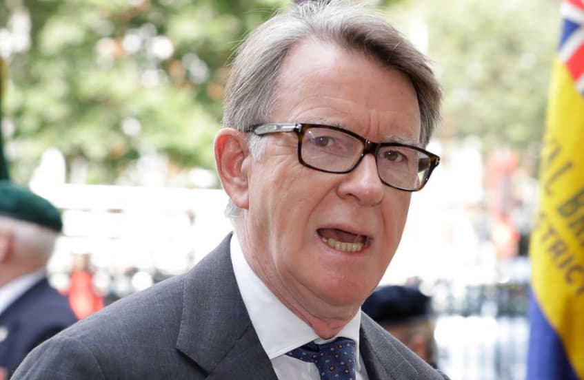 Познат британски дипломат си поднесе оставка од Домот на лордовите поради врски со педофилот Епштајн