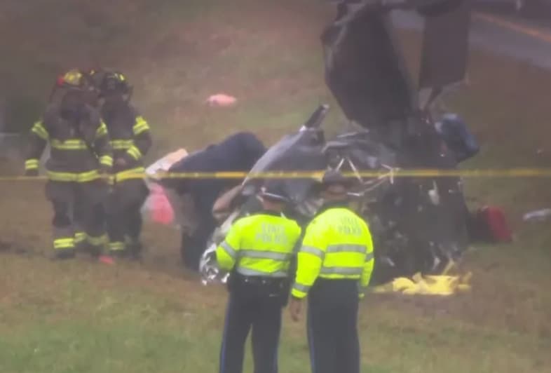 Падна мал авион во близина на Манчестер, има загинати (ВИДЕО)
