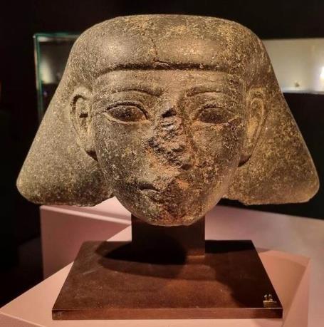 Холандија врати украдено уметничко дело старо 3.500 години во Египет