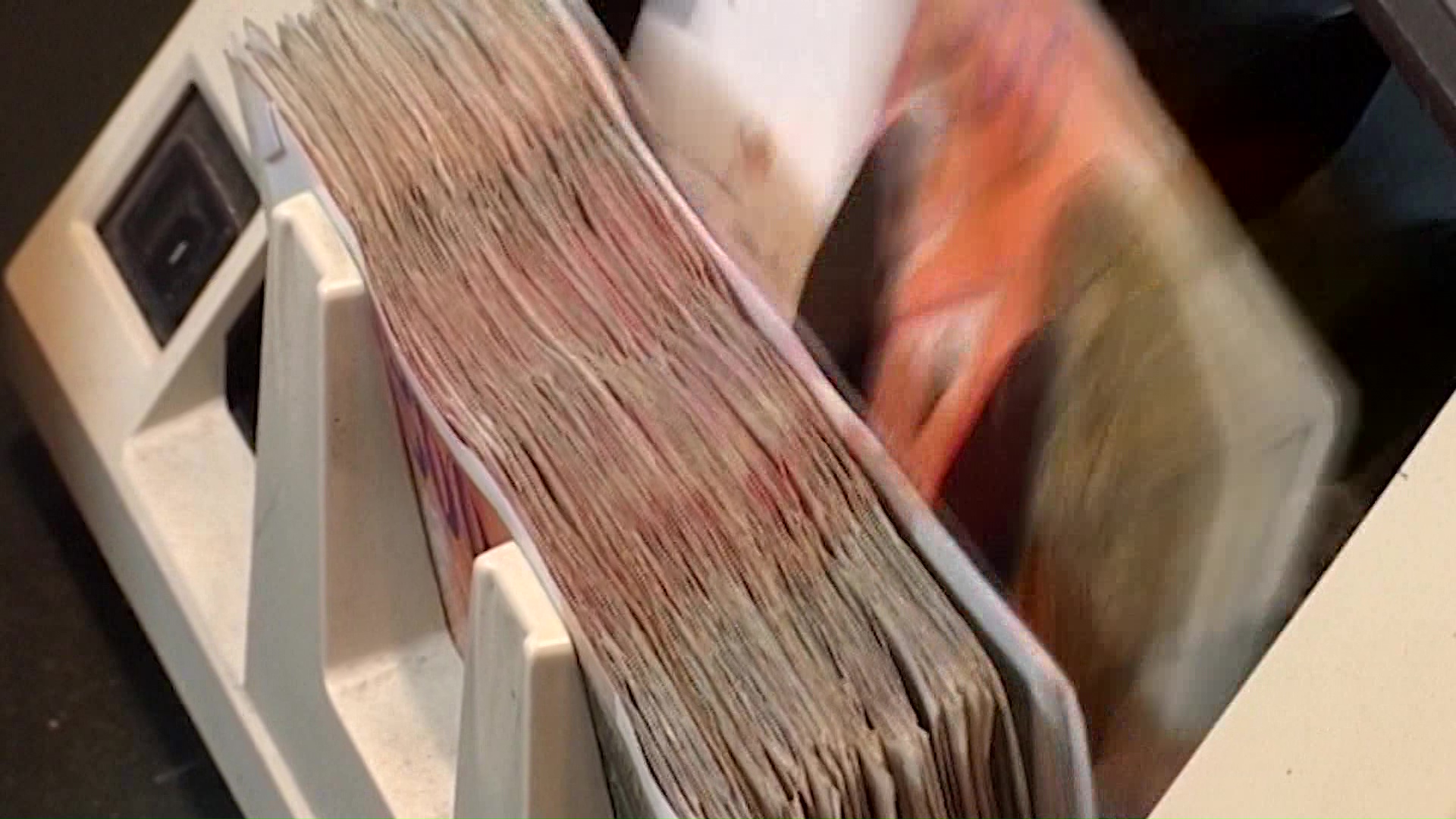 Падна договор меѓу владата и синдикатите – 11 илјади вработени до 2028-ма ќе добијат 40% повисоки плати 