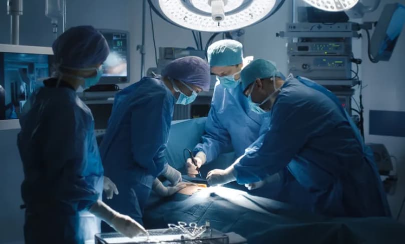 Двегодишно дете добило „изгорено“ срце и се бори за живот- двајцата хирурзи се суспендирани