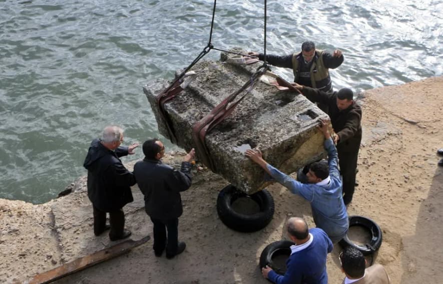 Од море се извлечени делови на едно од седумте светски чуда- археолозите зачудени од откритието