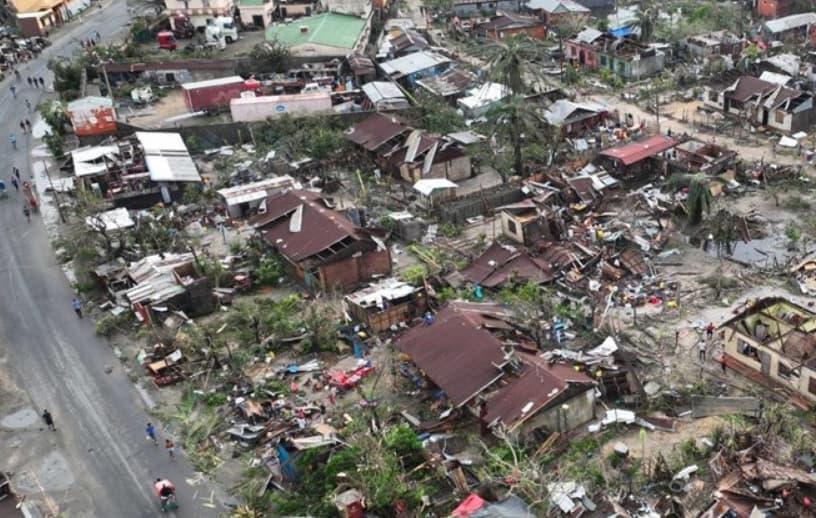 Најмалку 20 загинати на Мадагаскар во пустошот што го оставија ветришта со брзина од 270 км/час (ВИДЕО)
