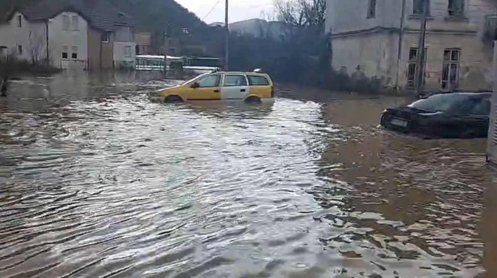 Кичево под вода- се излеа Зајаска река (ВИДЕО)