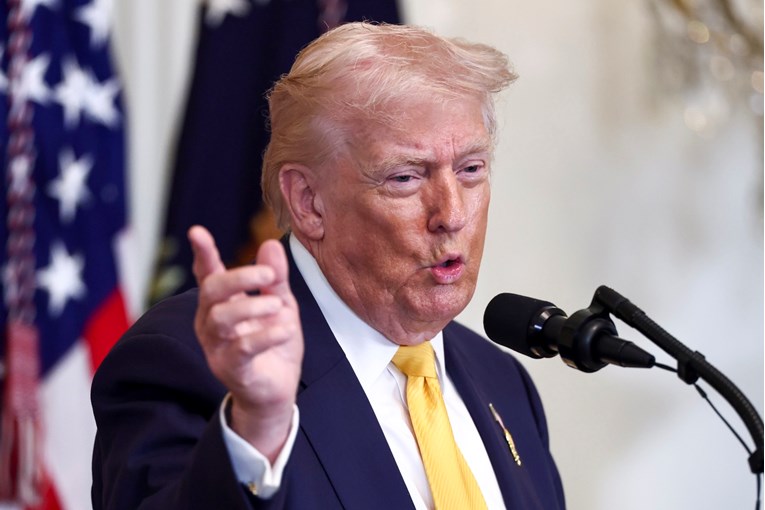 Трамп му се закани на Иран на првиот состанок на Одборот за мир