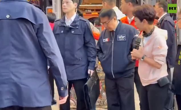 На свештеник му се слоши, па се исповрати врз претседателот на државата: Не можев да се воздржам (ВИДЕО)