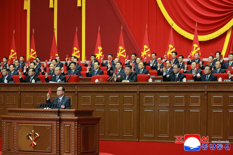 Ким повторно избран за генерален секретар на владејачката партија на Северна Кореја