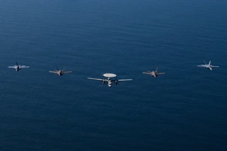 Американски ловци пресретнале пет руски авиони кај Алјаска