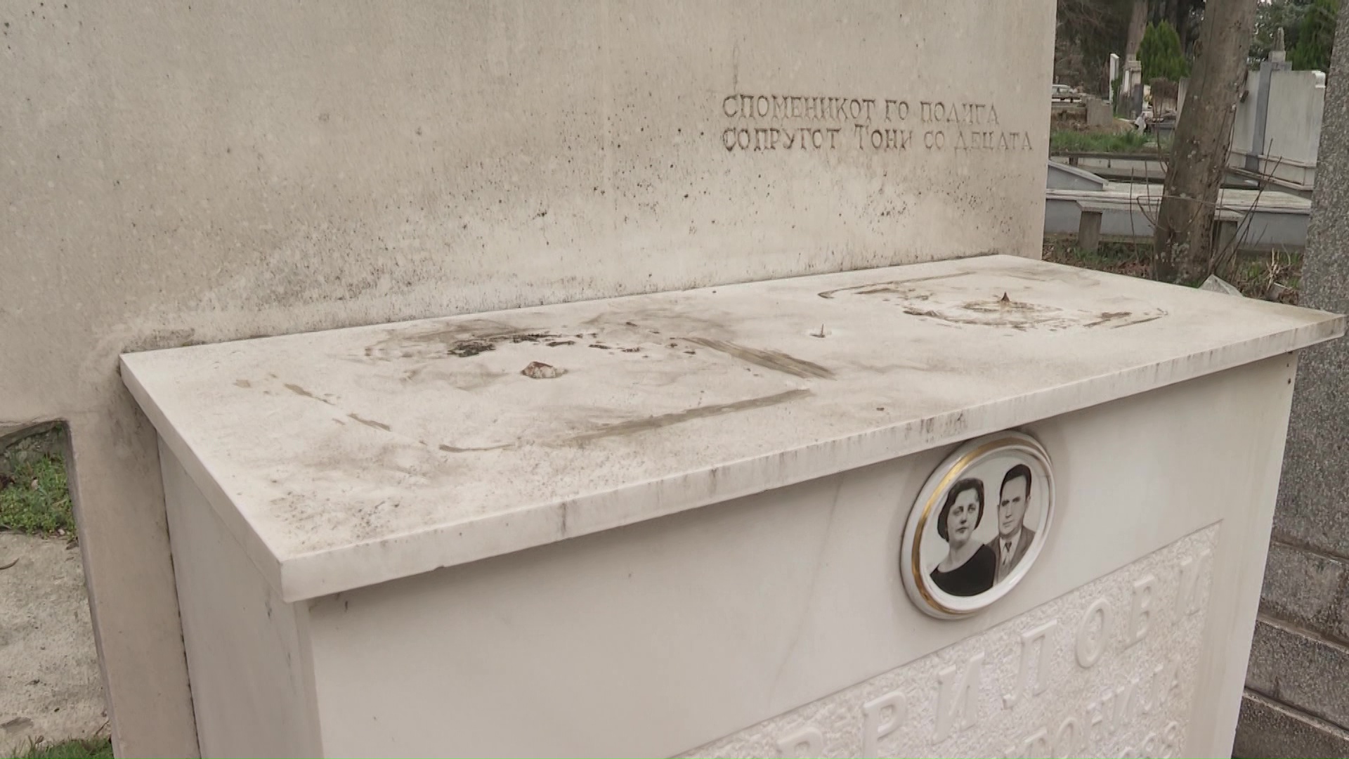 Крадци сквернават гробови: Најчеста мета им се бронзените статуи