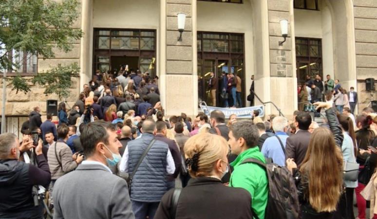 Адвокатите во Србија почнуваат тридневен штрајк