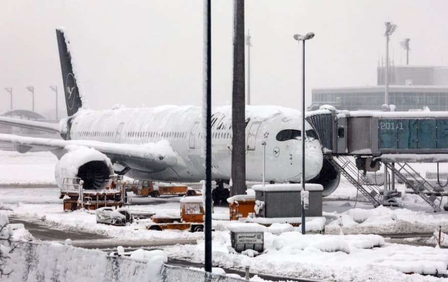 Драма на аеродромот во Минхен: Патници поминале цела ноќ, заробени во авион