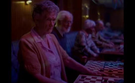 Видео: 83-годишник глумел во спот на Тејлор Свифт без да знае која е таа