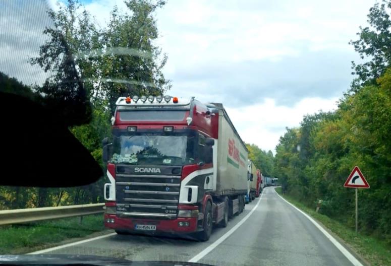 Макам-транс: Алтернативен граничен премин за превозниците наместо Ќафасан до надминување на проблемот