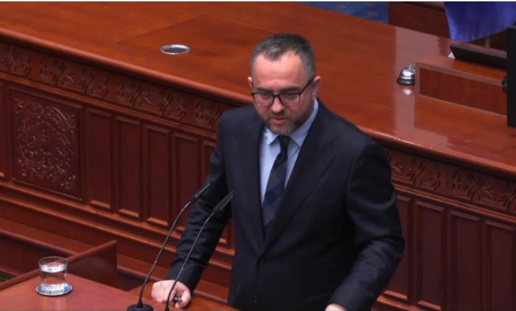 Тошковски: МВР дејствува неселективно еднакво кон сите етникуми и навивачки групи