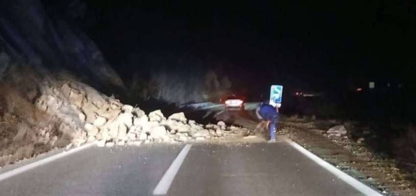 Поради свлечиште затворена обиколницата околу Битола, сообраќајот се пренасочува преку градот