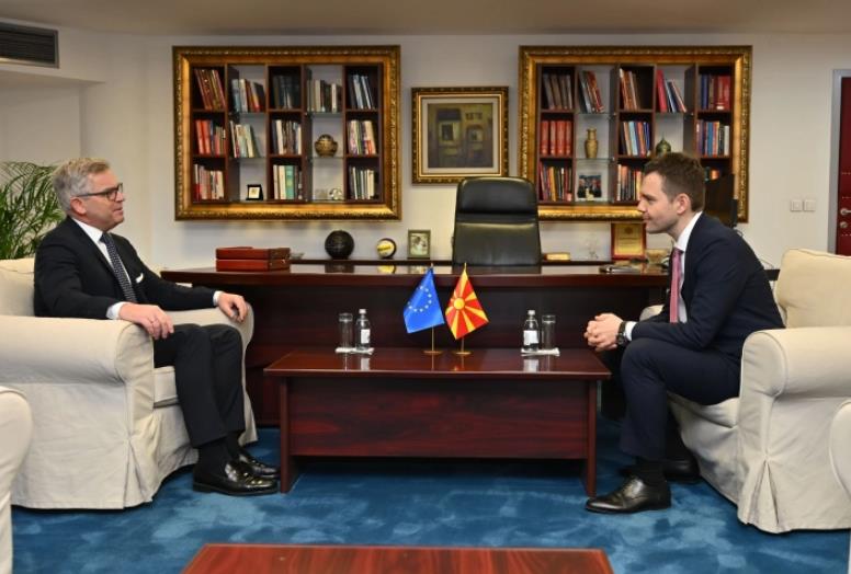 Средба Муцунски со еврокомесарот Брунер: Продолжување на напорите за изнаоѓање практични и навремени решенија за професионалните возачи