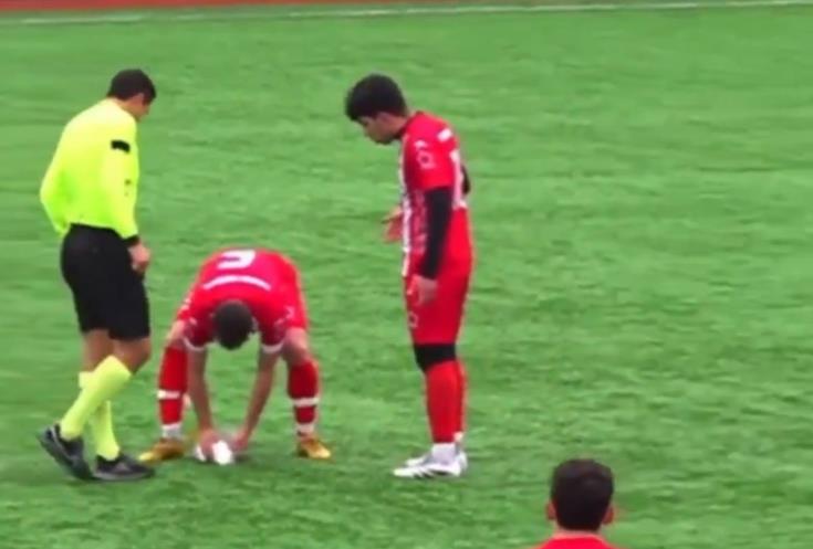 Видео - Неверојатна сцена: Фудбалер оживеа галеб кој беше погоден со топка