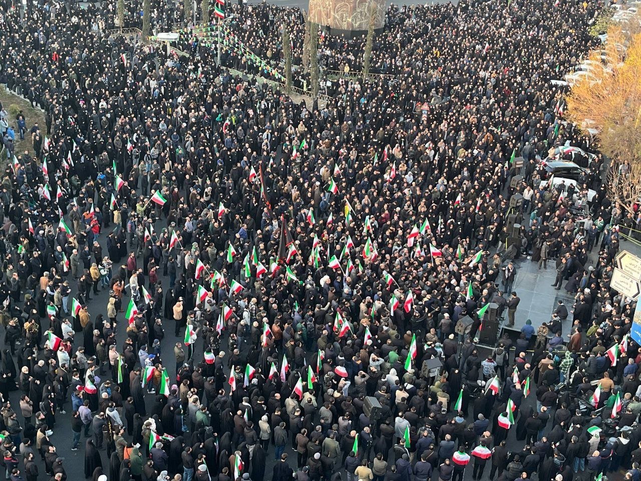 Илјадници Ирачани жалат за смртта на Хамнеи