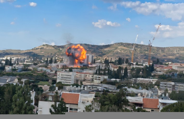 Шест загинати и 20 повредени во ирански ракетен напад во Беит Шемеш