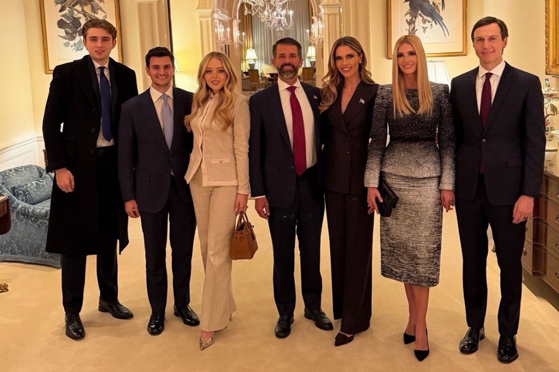 Фото-Семејната фотографија на Трамп стана вирална поради корпулентноста на Барон: „Со што го храните?