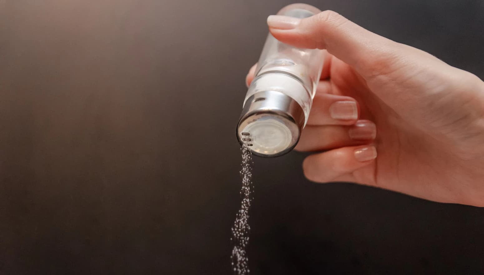 Како водата и солта можат да влијаат на телото?