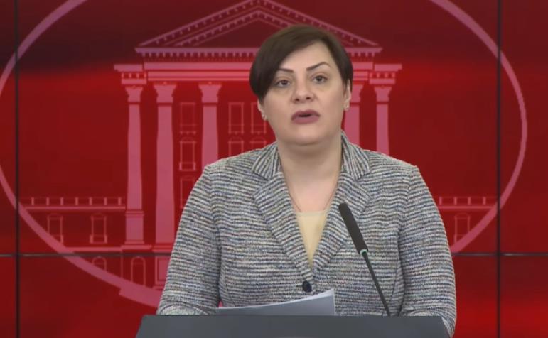 Димитриеска-Кочоска за најавениот кредит од 300 милиони евра: Течат преговорите со банките, се чекаат понудите....