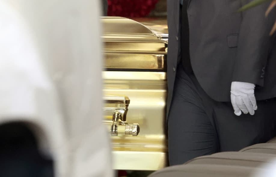 Најозлогласениот нарко- бос во Мексико е погребан во златен ковчег (ВИДЕО)