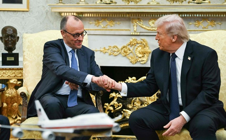 Трамп со остри критики кон германскиот канцелар Фридрих Мерц: Тој не разбира што зборува!