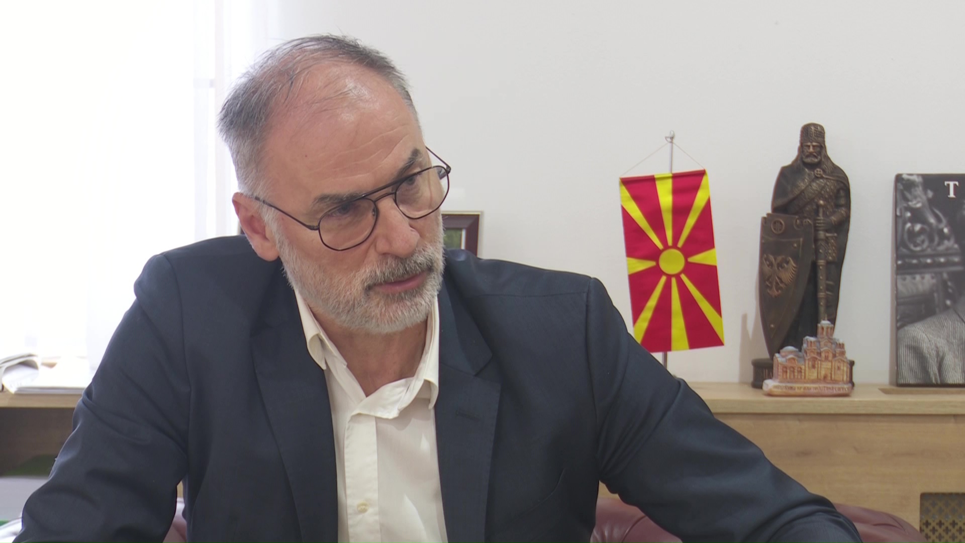 ДЗР: 61 % од вработените во Министерството за односи меѓу заедниците не оделе на работа а земале плата