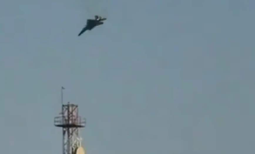 Снимен е моментот кога кувајтски ловец соборува американски воен авион (ВИДЕО)