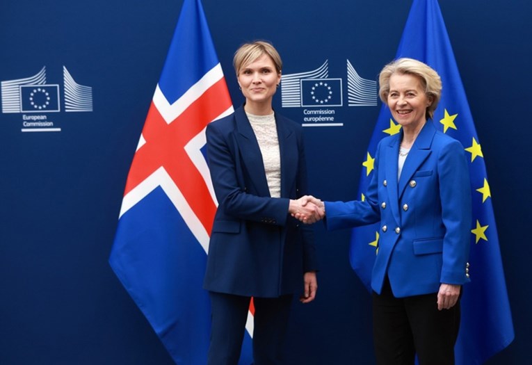 Познат е датумот на референдум за влез на Исланд во Европската Унија, граѓаните поделени