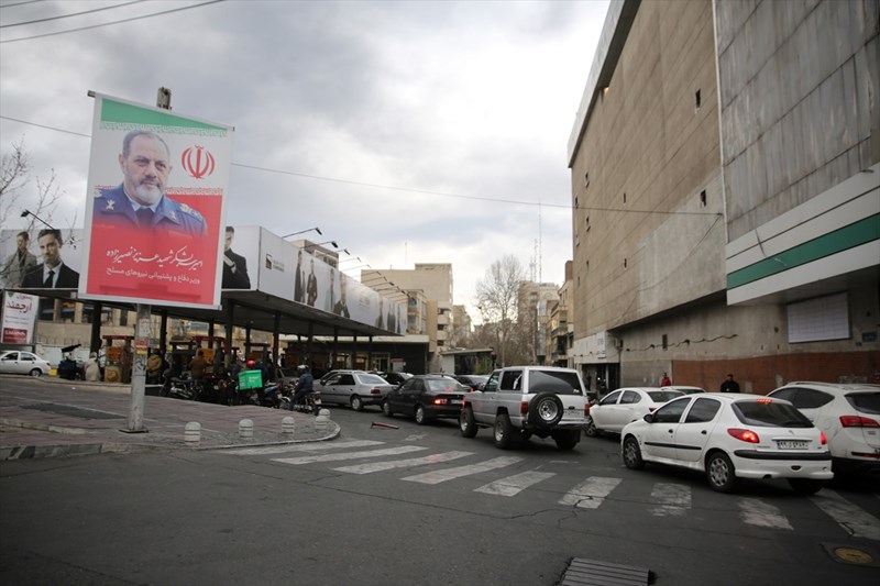 Долги редици на бензинските пумпи во Техеран