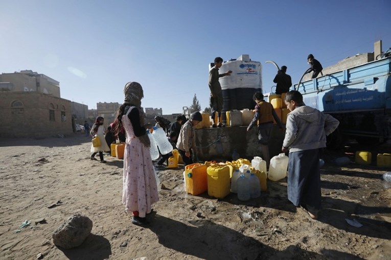 Нападите на објектите за десалинизација се закануваат со недостиг на вода за пиење на Блискиот Исток