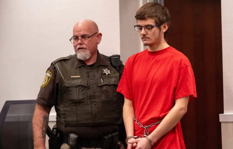 Тинејџер си ги убил родителите, па со нивните пари планирал атентат врз Трамп- сега е осуден