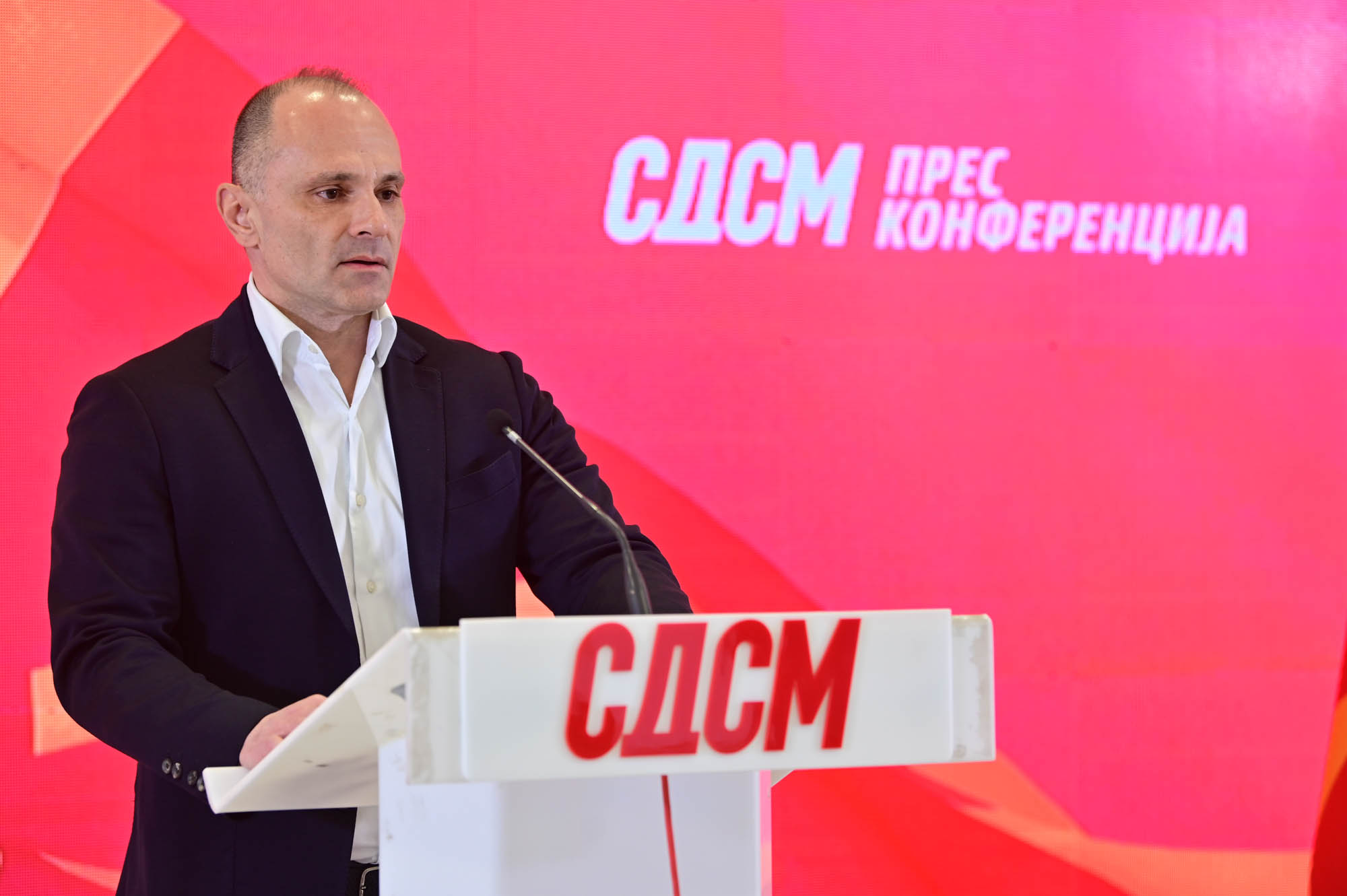 Филипче со конкретни мерки: Намалување на ДДВ за горивата од 18% на 5%, на акцизата за 4 денари и 0% ДДВ за храната