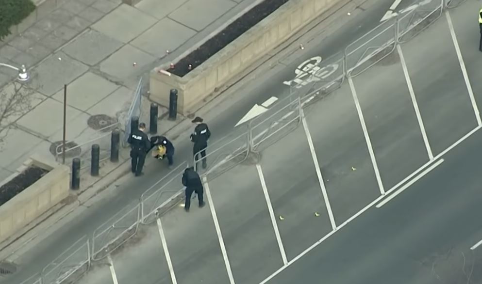 Видео: Пукано врз Конзулатот на САД во Торонто