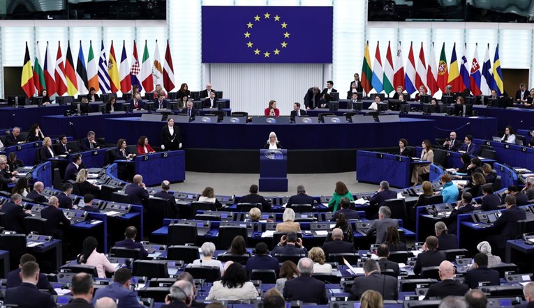 Европа воведува построги правила за депортирање мигранти, за левицата тоа е загрижувачки преседан