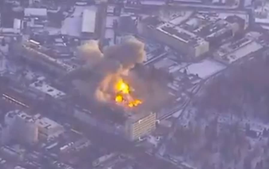 Кремљ ги обвини Британците дека се вклучени во украински ракетен напад на фабрика (ВИДЕО)