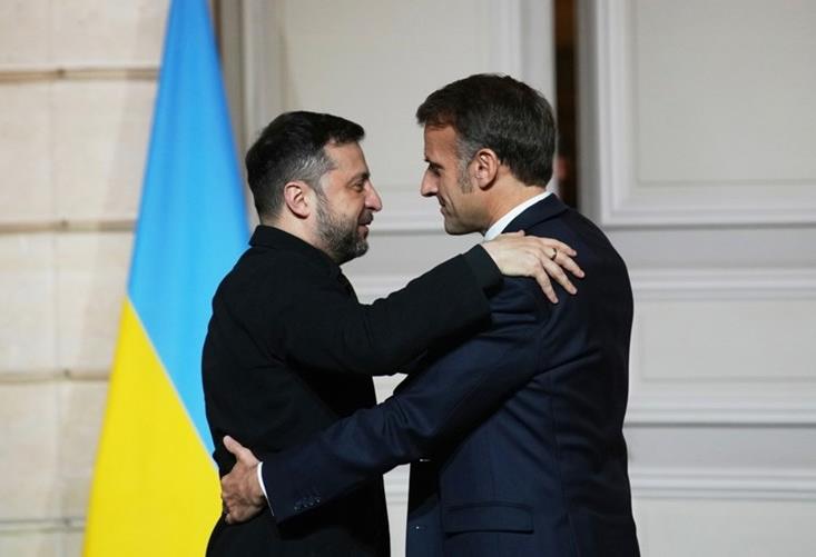 Зеленски пристигна во Париз на средба со Макрон