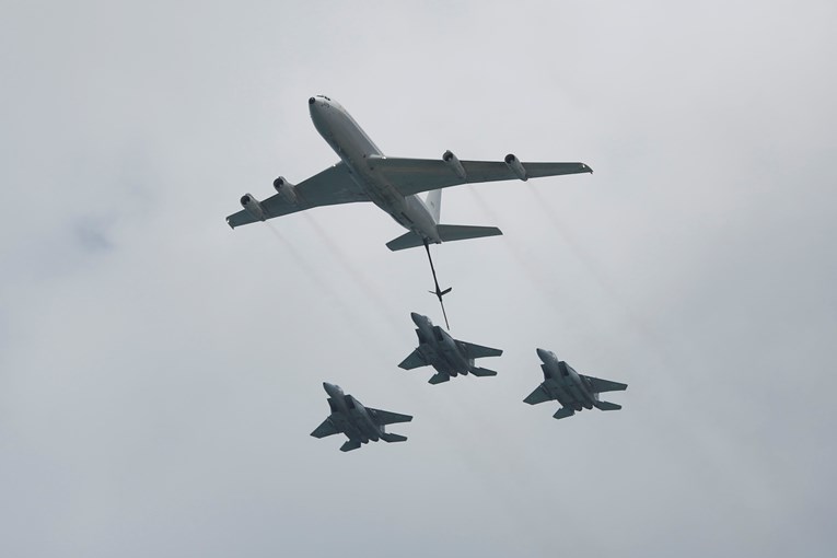 Соборениот американски авион, во чиј пад загинаа шест лица, немал ни падобрани, ниту седишта за катапултирање