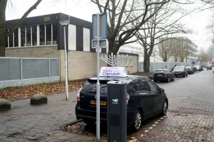 Експлозија во еврејско училиште во Амстердам