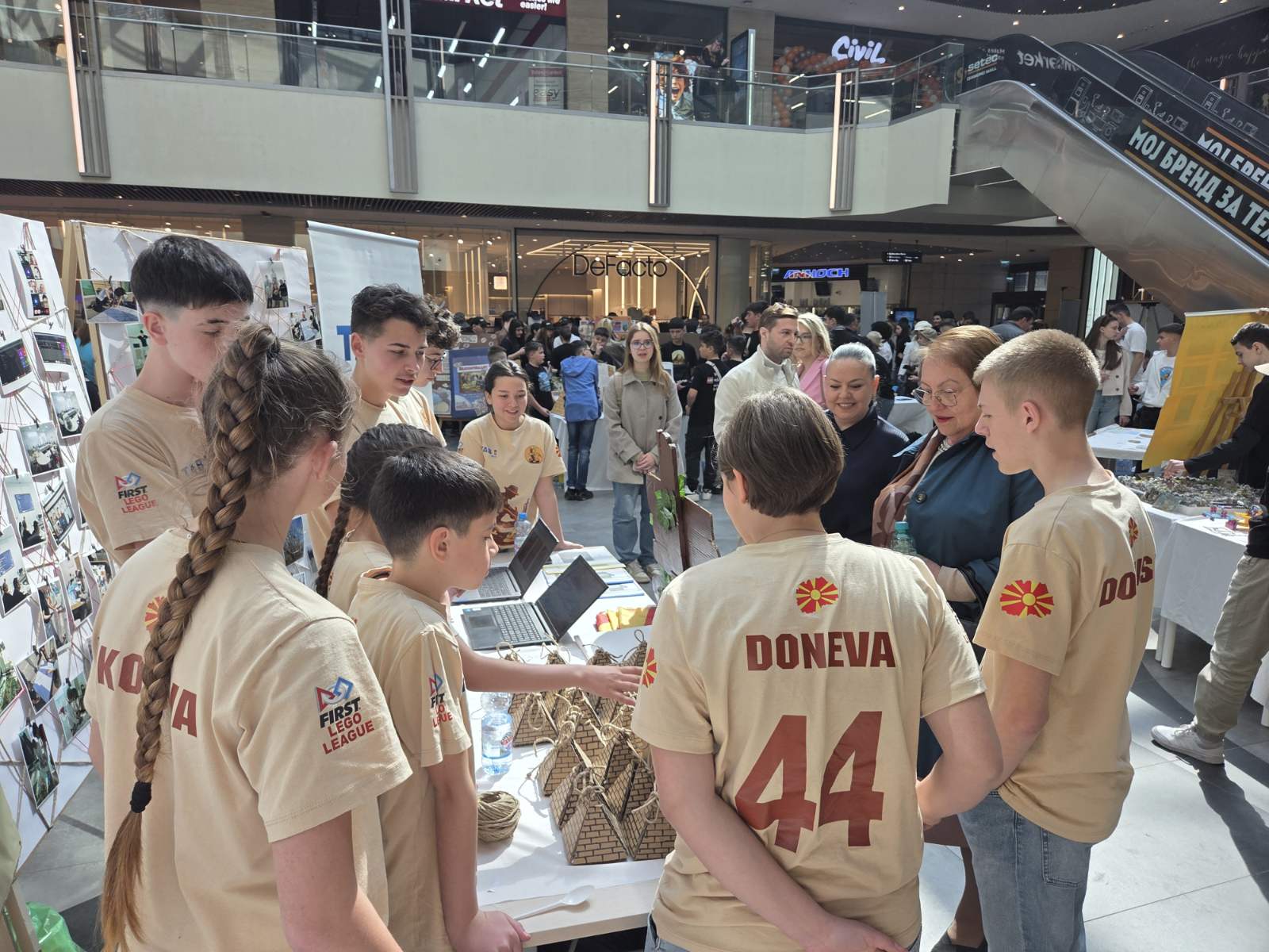 Јаневска на отворањето на натпревар по едукативна роботика „First Lego League 2025-2026 - UNEARTHED Challenge“