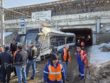 Фото: 22 повредени при судир на два трамваја во Москва