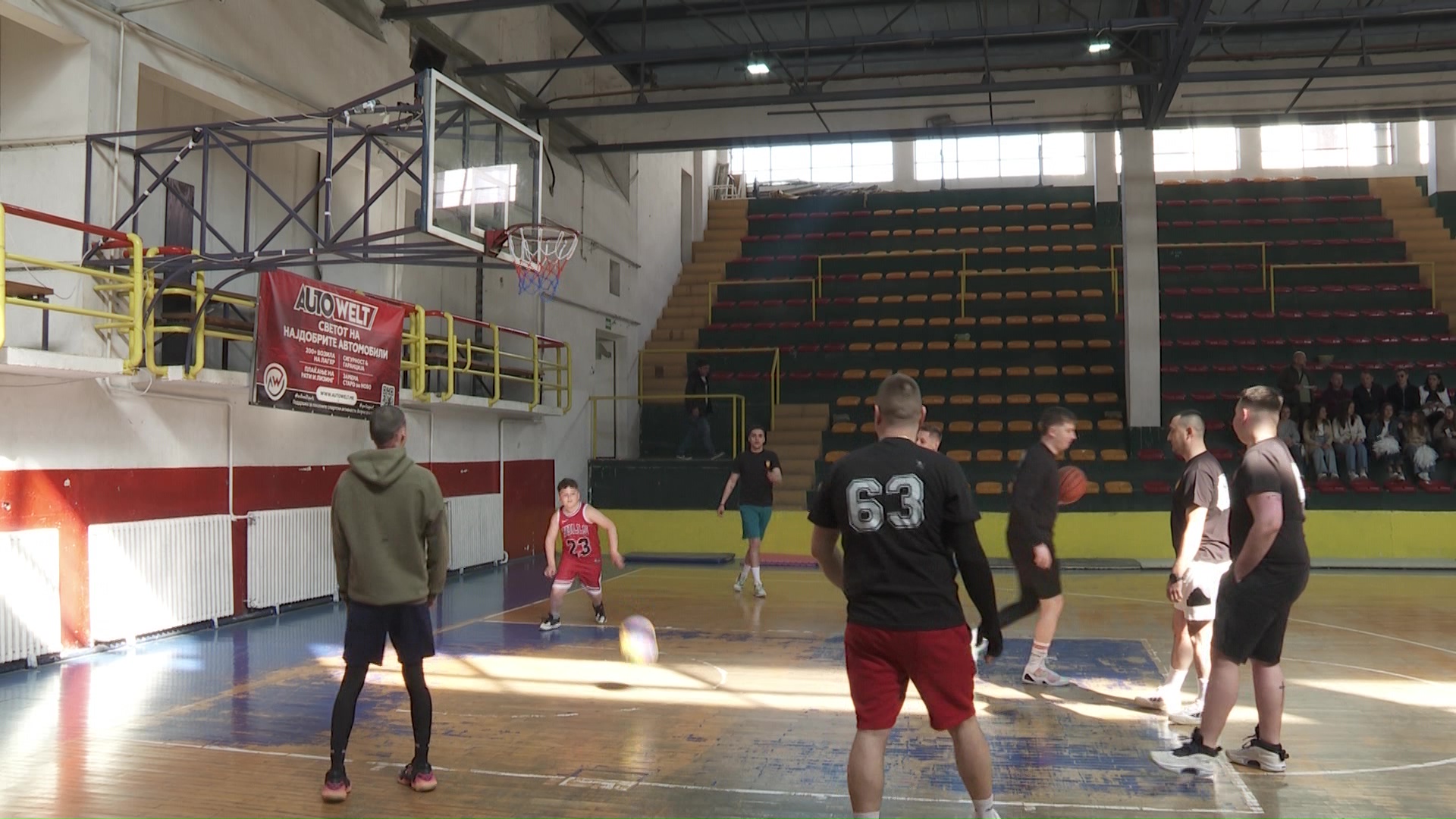 Почит кон жртвите и поддршка за повредените – во Кочани продолжува одбележувањето на годишнината од трагедијата